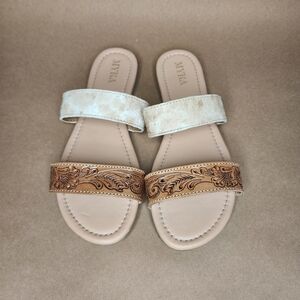 MYRA Women's Tan and Cream Leather Sandals